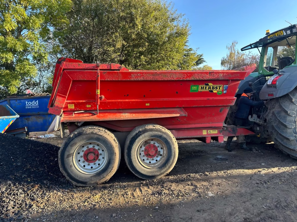 side view of dump trailer